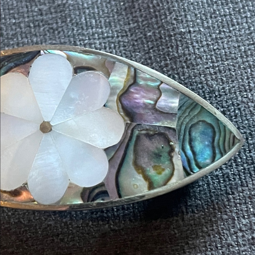 Abalone Shell Barrette with White Flower Inlay - Picture 5 of 12